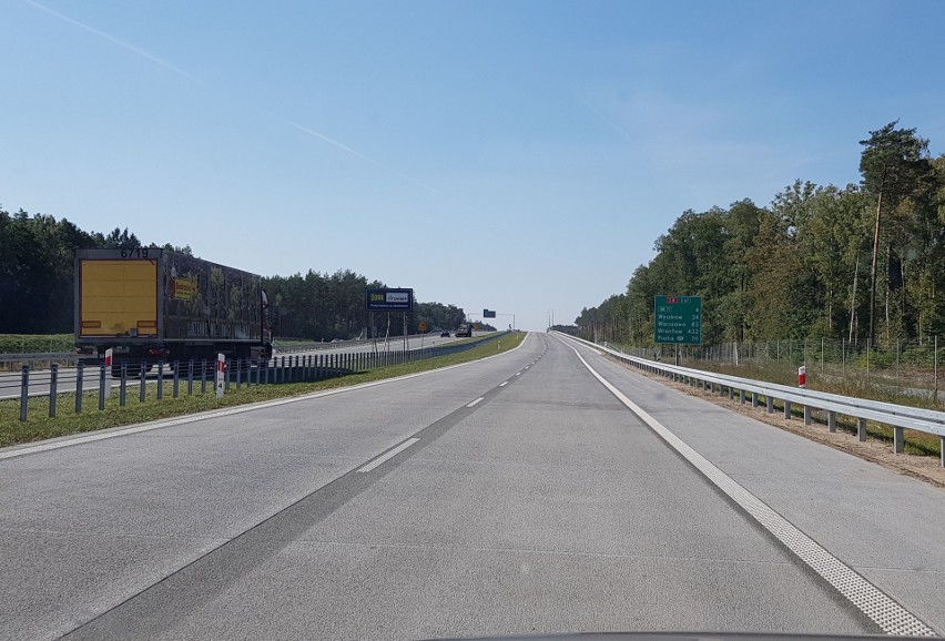 Odcinek S8 z Ostrowi do Poręby oddano do użytku. Na razie można tam jechać 100 km/h [ZDJĘCIA, WIDEO]