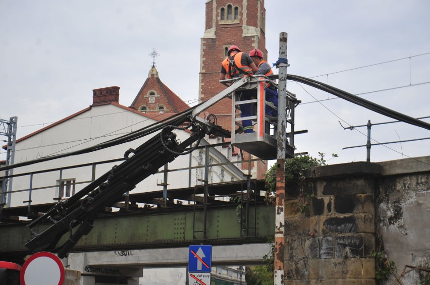 Stary wiadukt kolejowy nad ulicą Kopernika zostanie...