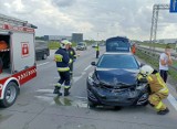 Wypadek na autostradzie A4 pod Wrocławiem. Samochód osobowy zderzył się z karetką (ZDJĘCIA)