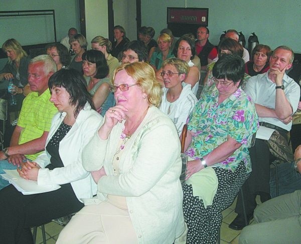 Dwa tygodnie temu w obradach sesji rady miejskiej brali udział rodzice i nauczyciele. Jednak ani wtedy, ani później na piśmie nie dostali odpowiedzi na swoje pytania.