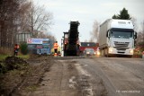 Trwa kolejny etap remontu drogi wojewódzkiej numer 757 na odcinku Staszów - Grzybów (ZDJĘCIA)