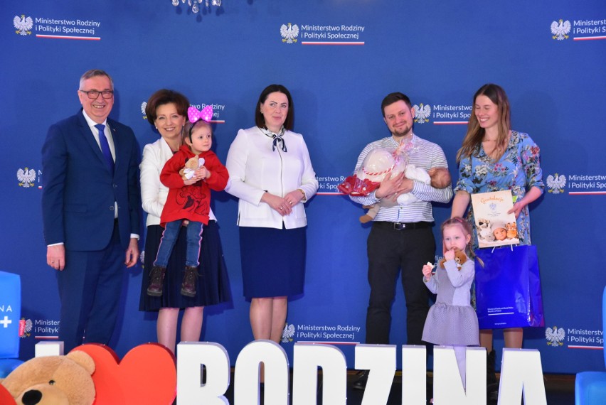 Minister rodziny i polityki społecznej Marlena Maląg...