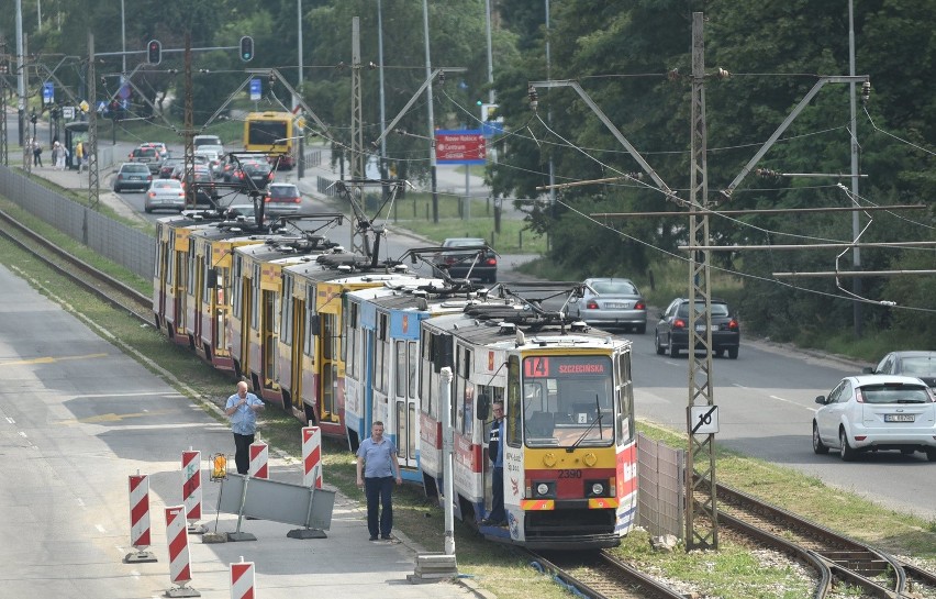 Awaria MPK na Politechniki. Zerwana sieć trakcyjna przy Sukcesji [ZDJĘCIA]