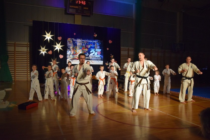 WOŚP 2019 w Skale. Wśród fantów strój pilota, lalki Afrykanki i pieczone pstrągi [ZDJĘCIA]