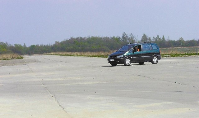 Mieszkańcy mylą drogę z lotniskiem. (fot. Jarosław Staśkiewicz)