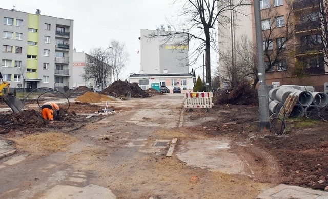 W Sławkowie roboty drogowe trwają na os. PCK oraz ul. Obrońców Westerplatte. Podpisana została też umowa na budowę nowej oczyszczalni ścieków Zobacz kolejne zdjęcia/plansze. Przesuwaj zdjęcia w prawo naciśnij strzałkę lub przycisk NASTĘPNE