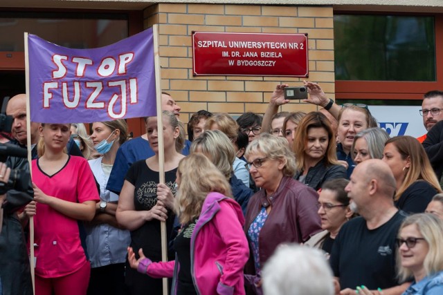 Pracownicy szpitala Biziela protestowali w związku z planami połączenia uniwersyteckich szpitali w Bydgoszczy.