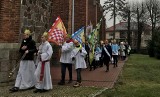 Orszak Trzech Króli w parafii świętego Wawrzyńca w Olbierzowicach w diecezji sandomierskiej. Było ponad pół tysiąca wiernych. Zobacz zdjęcia