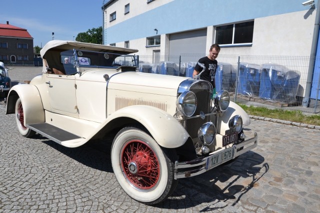 Zabytkowe pojazdy przejechały przez Krzyżanowice w ramach Prajzska Rallye