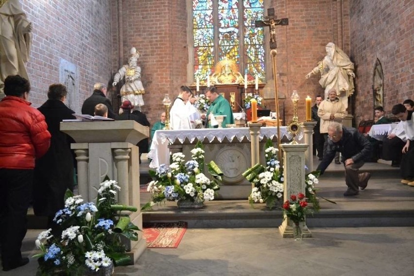 Wprowadzenie nowych relikwii św. Walentego do bazyliki w...