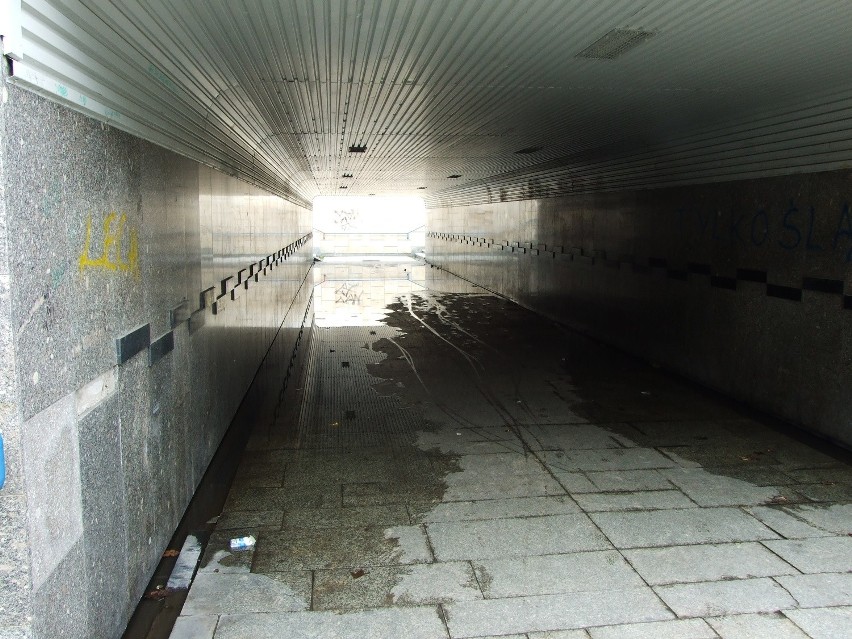 Psie Pole: Zalany tunel przy dworcu kolejowym to norma (ZDJĘCIA, LIST)