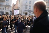 Czarny protest w Krakowie. Protesty i szturm modlitewny [ZDJĘCIA, WIDEO]