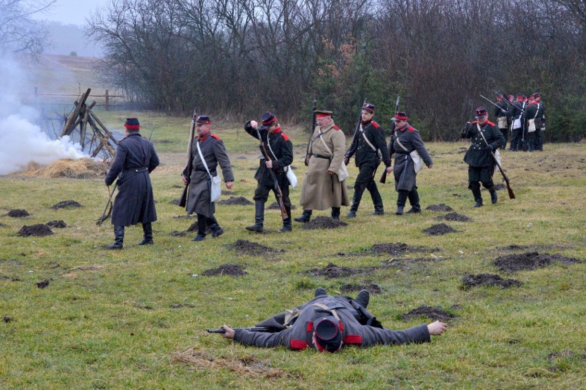 Rekonstrukcja bitwy pod Małogoszczem z 1863 roku. Lekcja patriotyzmu i historii [ZDJĘCIA]