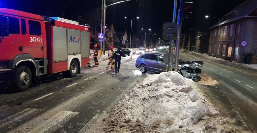 Zderzenie wozu strażackiego i osobówki w Słupsku (ZDJĘCIA)