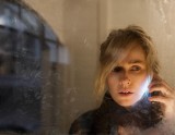 "Osaczona". Naomi Watts chce utopić gwiazdę Netflixa! [WIDEO+ZDJĘCIA]