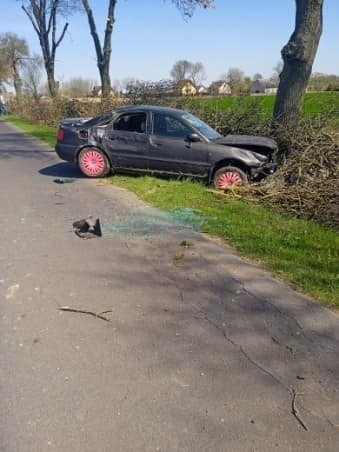 Wypadek w Nowej Ruskołęce. 2 auta zderzyły się na drodze Ostrów Mazowiecka - Andrzejewo. Do zdarzenia doszło 21.04.2023