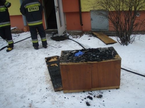 Po pożarze mieszkania w Satarchowicach do szpitala trafiły trzy osoby.