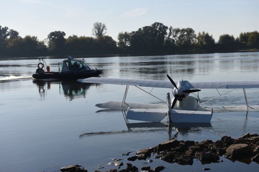 Lądowanie samolotu na rzece Wiśle w Toruniu (6.10.2018)...