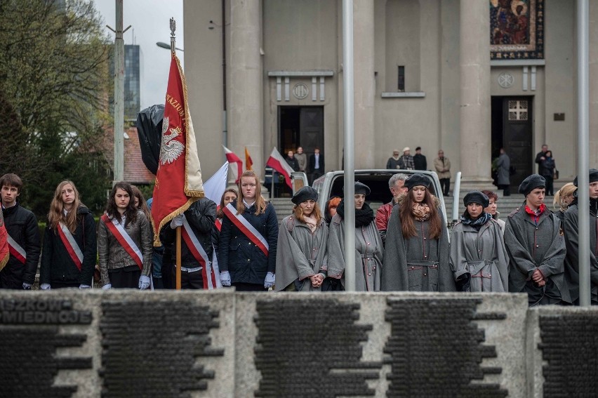 Obchody 74. rocznicy zbrodni katyńskiej w Łodzi [ZDJĘCIA]