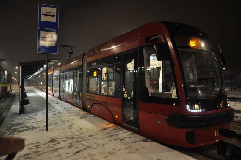 Tramwaje na nowym torowisku przy dworcu Łódź Fabryczna