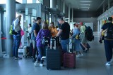 Katowice. Lotnisko w Pyrzowicach - trudny powrót śląskich turystów z Tunezji po strajku na lotnisku w Tunezji. Co nam powiedzieli?