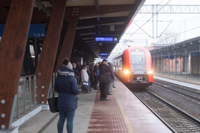 Pociąg POLRegio na stacji Toruń Główny