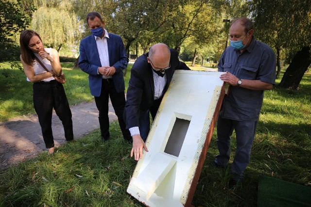 W środę, 16 września, Tauron przekazał 25 domków dla jeży Katowicom. Teraz mieszkańcy będą mogli zdecydować, w których miejscach stanie większość z nich.Zobacz kolejne zdjęcia/plansze. Przesuwaj zdjęcia w prawo - naciśnij strzałkę lub przycisk NASTĘPNE