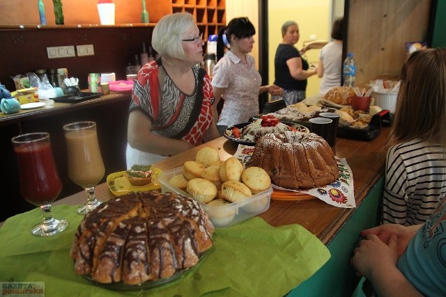 Klub "Zazamcze"Centrum Kultury "Browar B." zorganizował "Dzień Sąsiada". W programie drugiej edycji tej akcji znalazły się m.in. występy wokalne, degustacje potraw, pokazy, warsztaty dla dzieci oraz wymiana książek.