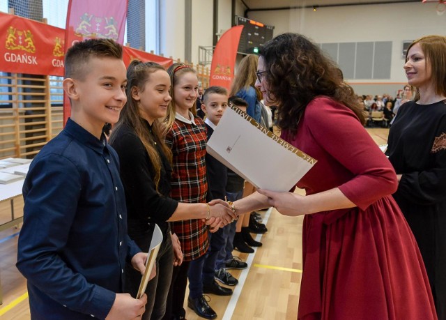 Gdańscy uczniowie odebrali stypendia za osiągnięcia sportowe w minionym roku szkolnym [14.12.2019]