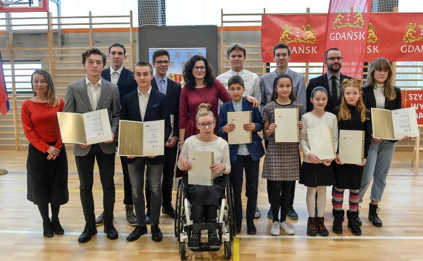 Gdańscy uczniowie odebrali stypendia za osiągnięcia sportowe...