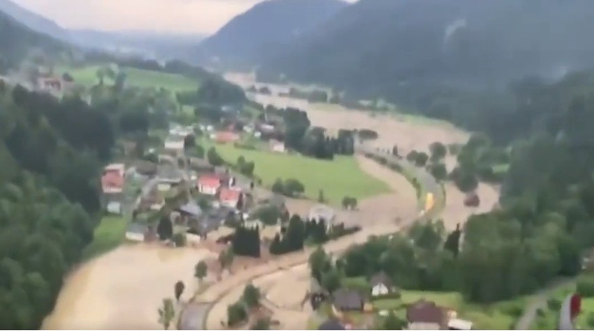 W Austrii lawina błotna zniszczyła wiele domów a kilkanaście...