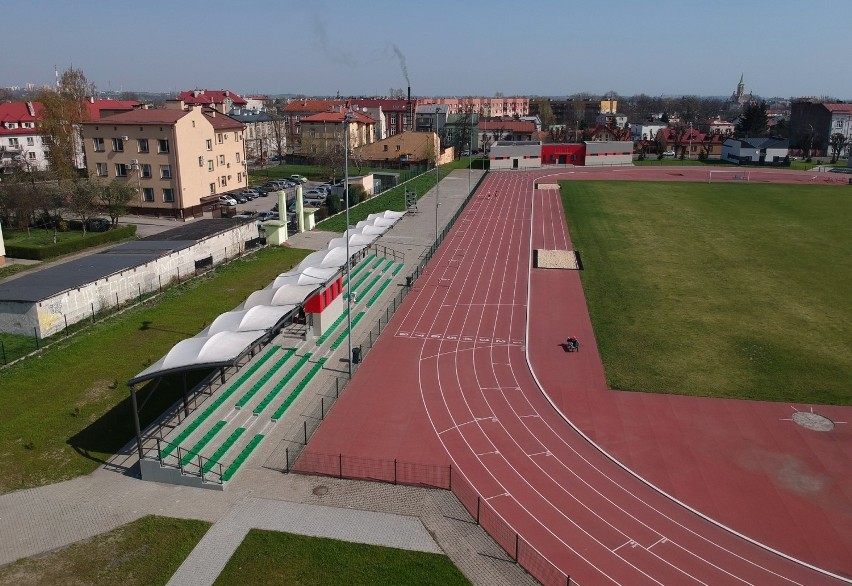 Lekka atletyka. Stadion szkolny Juwenia w Przemyślu otrzymał imię Jarosława Kłymińskiego. Zainaugurowano na nim sezon [ZDJĘCIA]