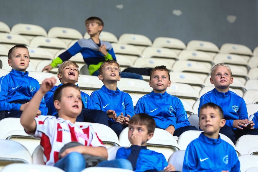Trybuny stadionu Cracovii opanowały dzieci