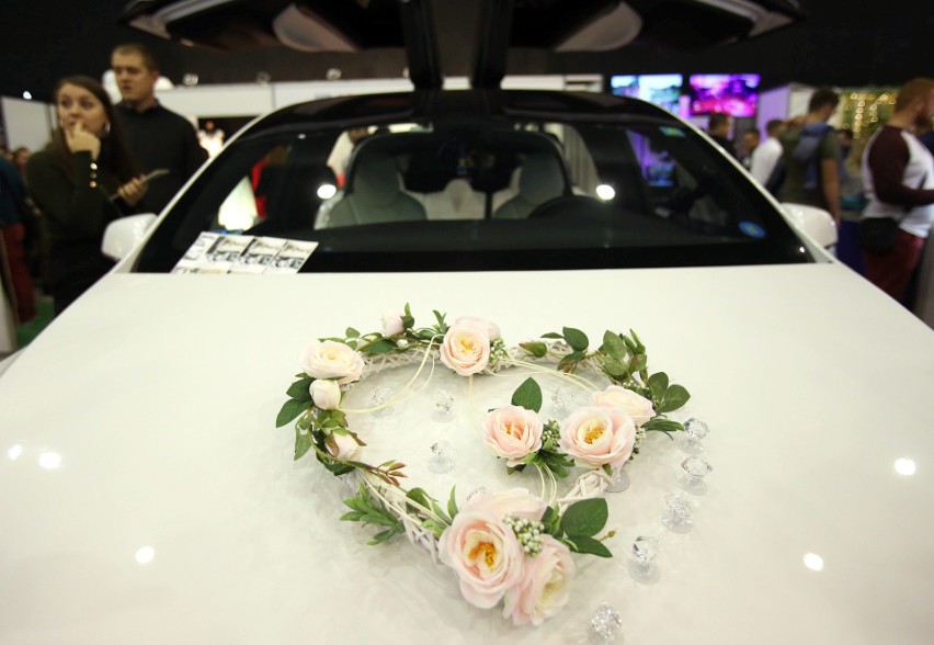 Dekoracje na samochód do ślubu