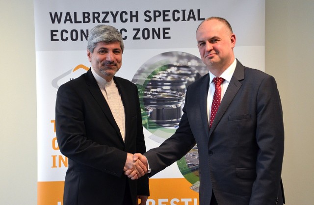 Ramin Mehmanparast, Ambasador Islamskiej Republiki Iranu w Polsce, odbywał 3-dniową wizytę w województwie dolnośląskim. Na zdjęciu z Maciejem Badorą, prezesem WSSE "Invest-Park"