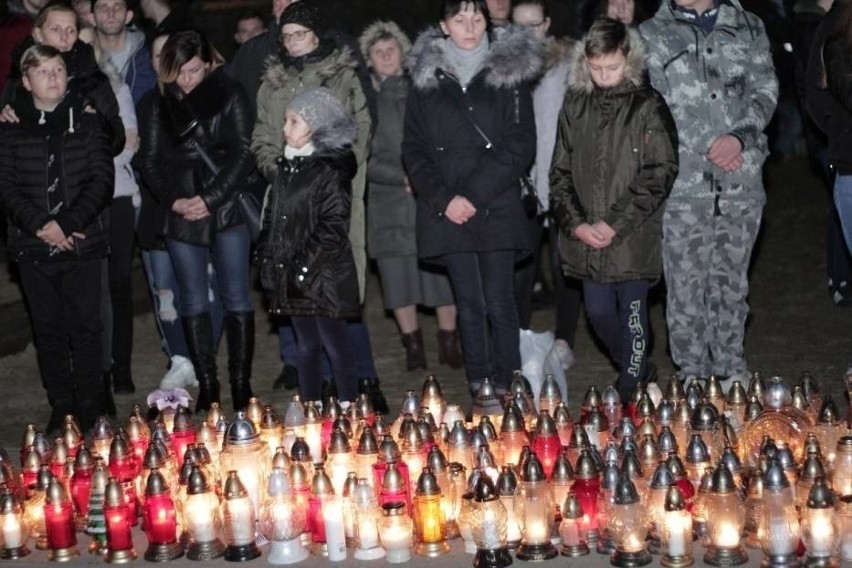 Już w sobotę pierwsze osoby gromadziły się pod konińską...