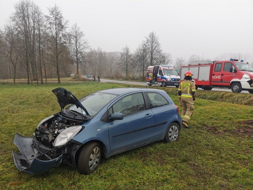 Wypadek w miejscowości Skąpe w gminie Słupia konecka. Dwie osoby w szpitalu [ZDJĘCIA]