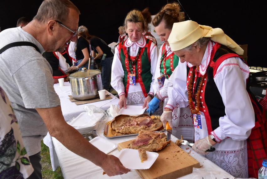 Festiwal Tradycji Kurpiowskich na plaży miejskiej w Ostrołęce, 20.05.2023. Zdjęcia