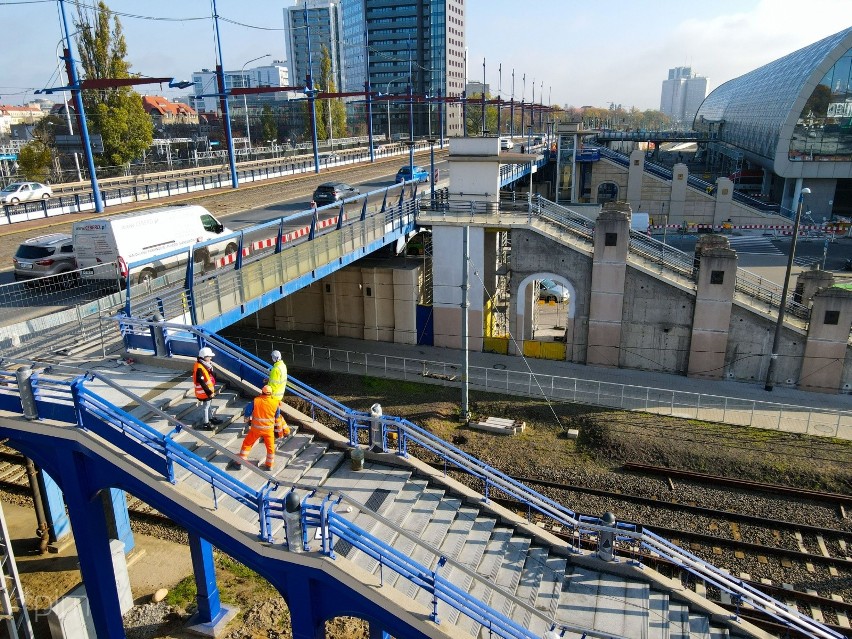 Rozpoczęła się rozbiórka schodów przy moście Dworcowym....