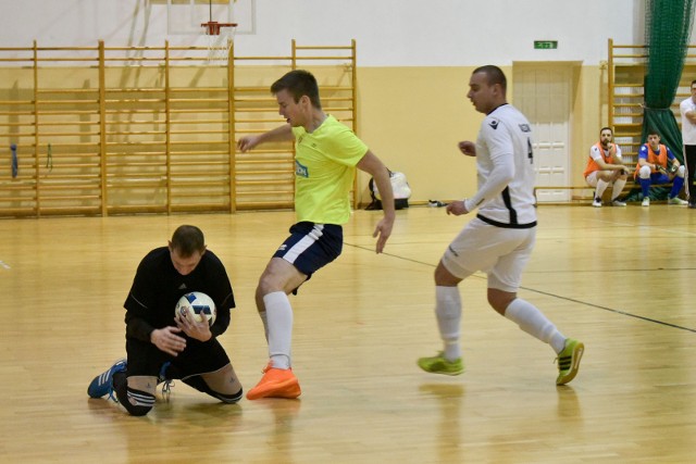 MOKS Białystok (żółte koszulki) wygrał 4:1 u siebie z Credo Futsal Piła.