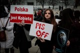 Czarny Piątek w Szczecinie. Ponad 1000 osób na placu Solidarności. "Chcemy lekarzy, nie misjonarzy" [WIDEO, ZDJĘCIA]