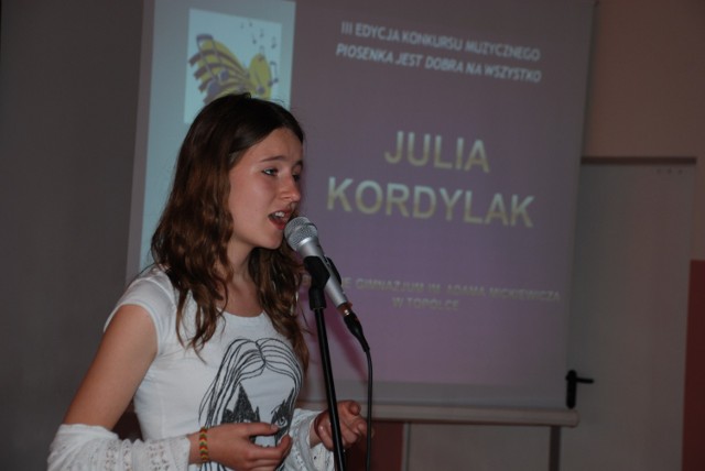 III edycja konkursu - śpiewa Julia Kordylak