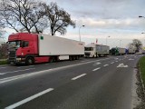 Kierowcy tirów w Kostrzynie nagminnie łamią przepisy! Wjeżdżają ciężarówkami na most, który jest w fatalnym stanie technicznym