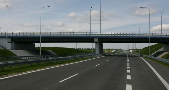 Na drodze S3, w rejonach węzłów Klucz i Pyrzyce, w związku z naprawami gwarancyjnymi, kierowców czekają utrudnienia.