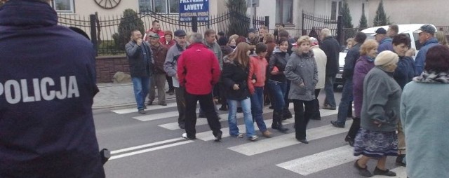 Ludzie wyszli na drogę dwukrotnie. Jeśli budowa nie zostanie wstrzymana, dziś zablokują ulicę w godzinach szczytu.