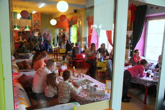 Osadzeni mogli spędzić czas ze swoimi rodzinami w kawiarence kieleckiego Muzeum Zabawy i Zabawek.
