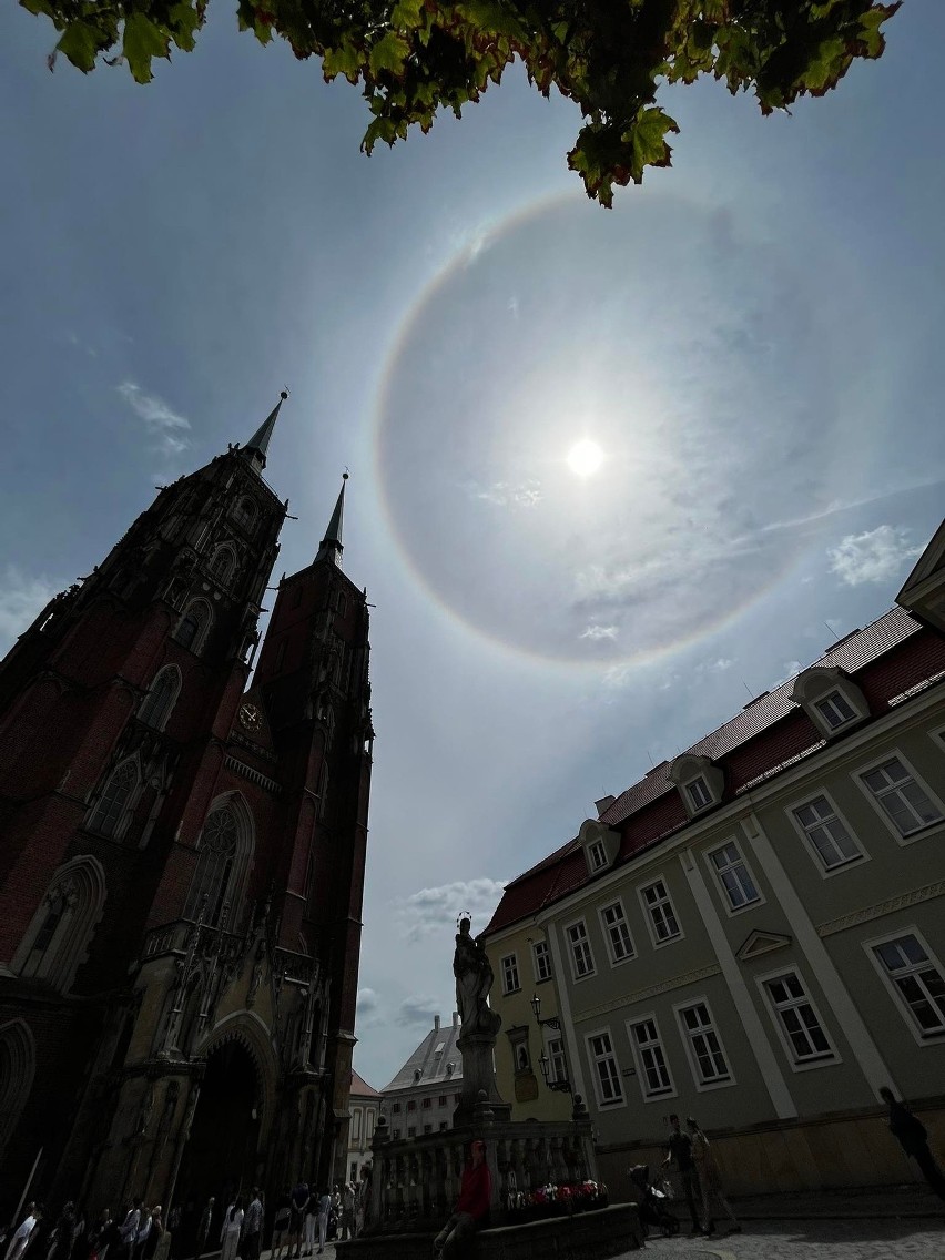 Efekt halo nad Wrocławiem. Nasi czytelnicy dostrzegli niesamowite zjawisko [ZDJĘCIA]