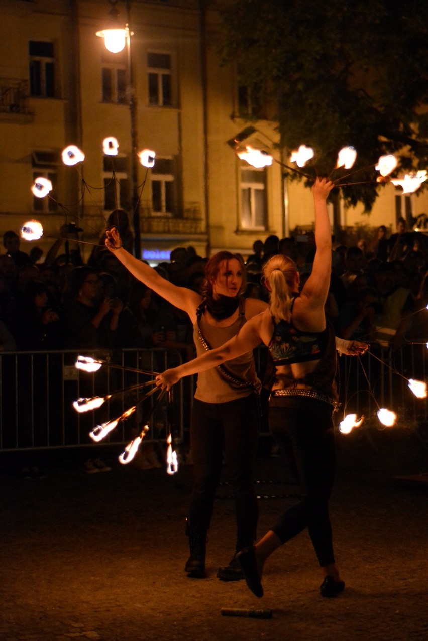 Noc Kultury 2016. Pokaz fire show [ZDJĘCIA, WIDEO]