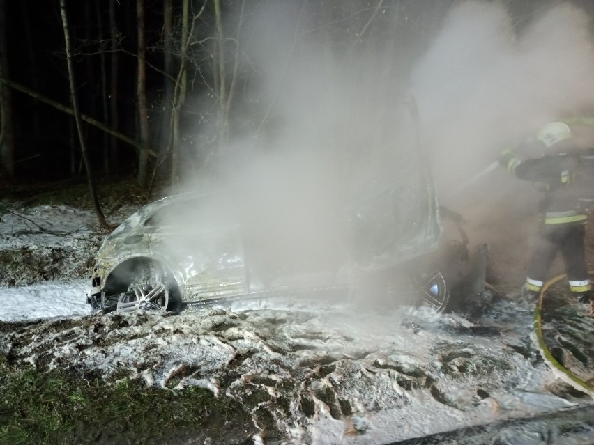 O godzinie 3 nad ranem auto wypadło z drogi i stanęło w...