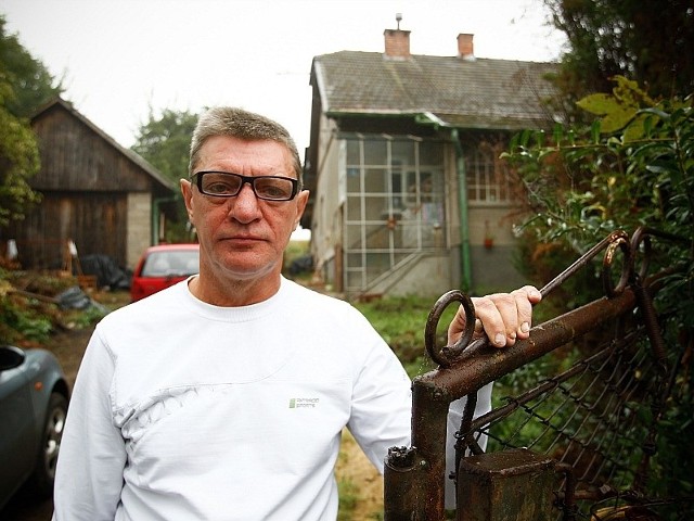 Piotr Klous znalazł gniazdo w Rzeszowie na Zalesiu. Stara się małymi kroczkami - jak mówi - zdobywać ludzkie zaufanie. 